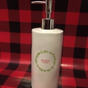 ⚡️ Rae Dunn “Merry” soap dispenser